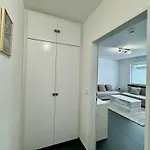 Single In Apartment Düsseldorf